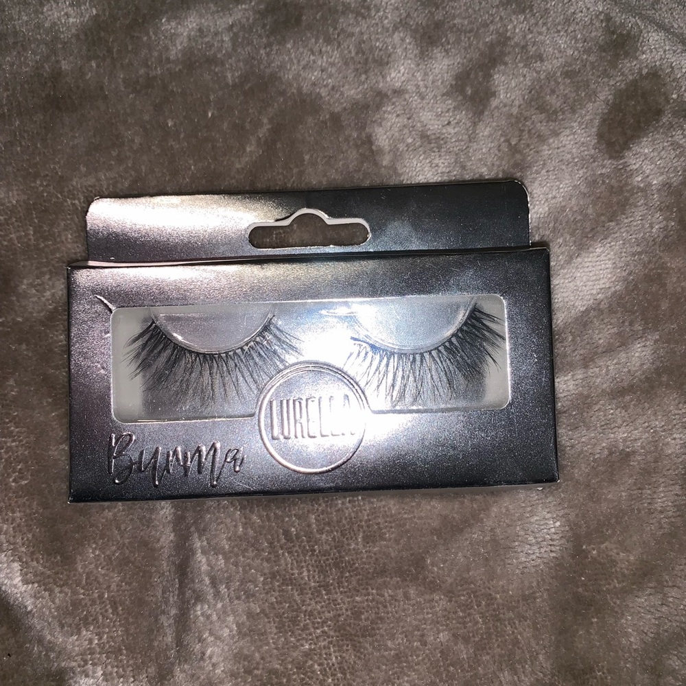 False lashes - Picture 2 of 2